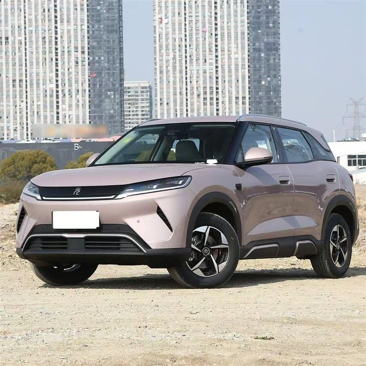 Kinesisk yuan opp 401 km ren elektrisk SUV